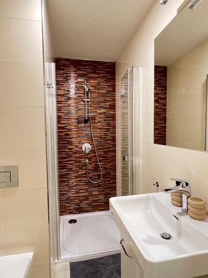 New Apartments Chain Florenc براغ المظهر الخارجي الصورة