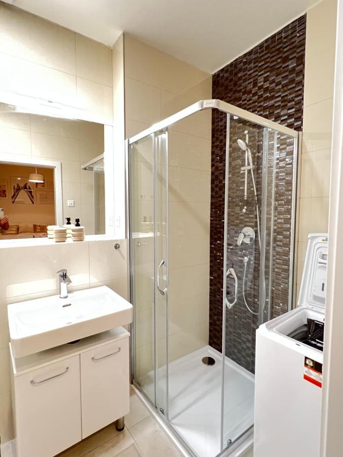 New Apartments Chain Florenc براغ المظهر الخارجي الصورة